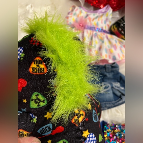 Build-A-Bear Lot Rocker Bear with AUX Cable Girl Clothes and Skechers - Picture 4 of 12